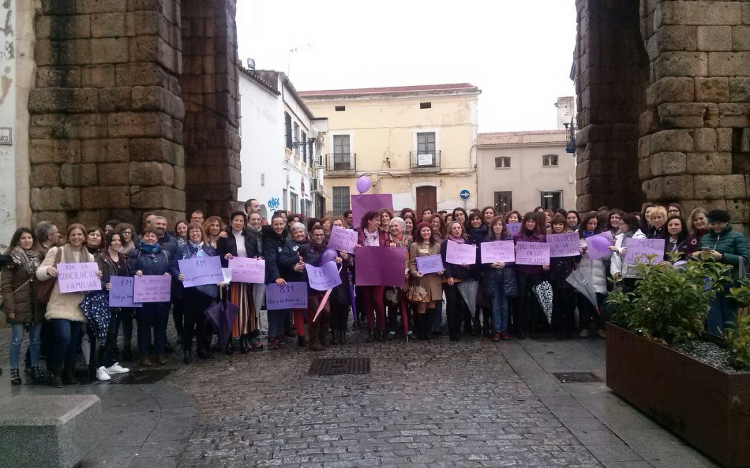 Mujeres periodistas emeritenses leen el Manifiesto por el 8 de marzo