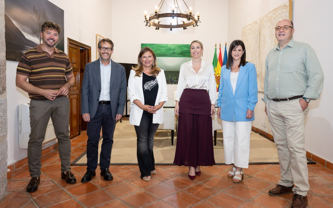 La presidenta de la Junta se compromete con la Asociación de la prensa de Mérida a apoyar la creación del Colegio Profesional de Periodistas de Extremadura